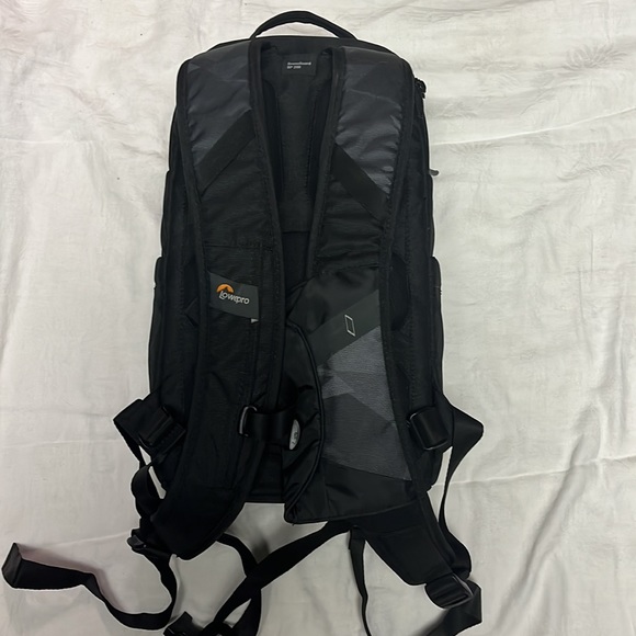 Lowe Pro backpack - Picture 3 of 3